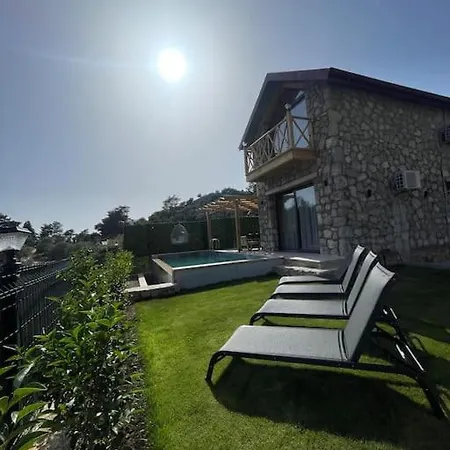 Mesedibi Hotel *
